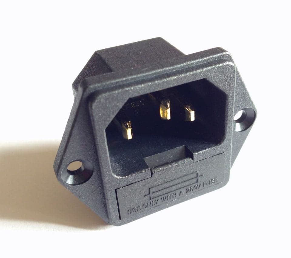 KáCsa PC-1250F - gniazdo zasilające IEC z bezpiecznikiem